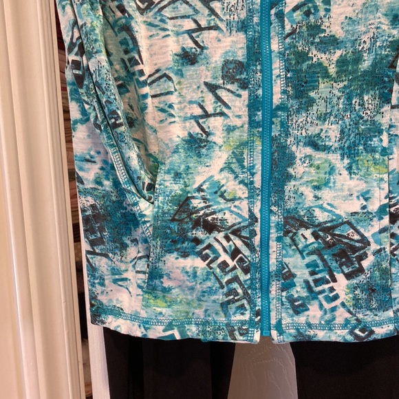 NWOT - WEEKENDS by Chico's Zip-Up Multi Coloured Turquoise Hoodie Jacket - Sz 0 - Picture 10 of 12